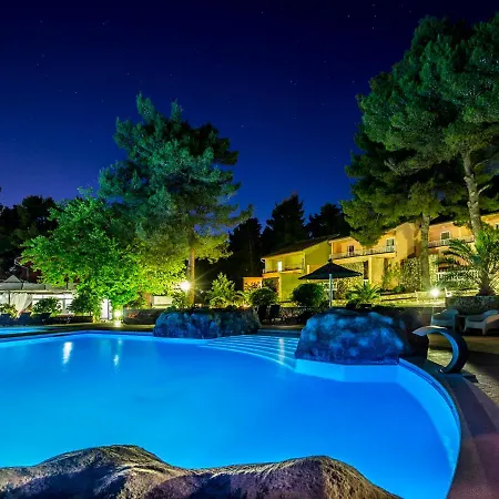 Matilde Beach Resort-8 *